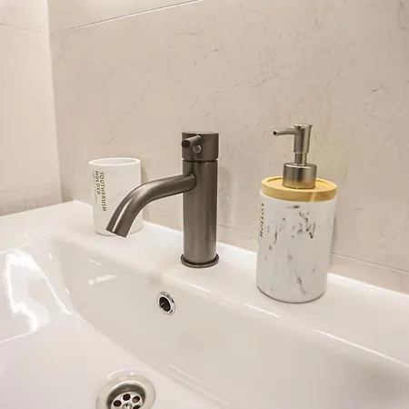 Queen Of Peace * Split