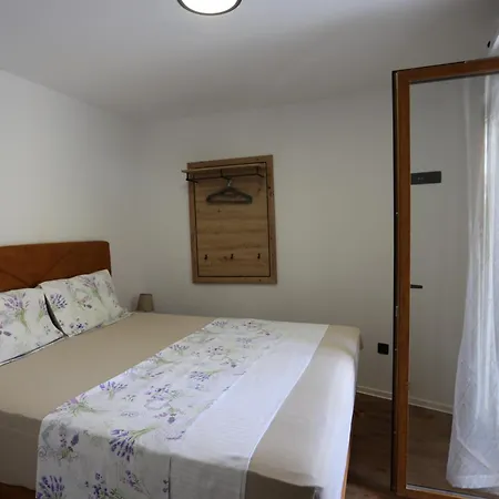 Queen Of Peace * Split