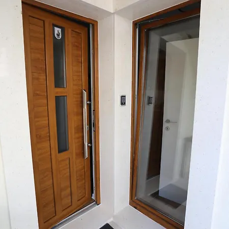 Queen Of Peace * Split