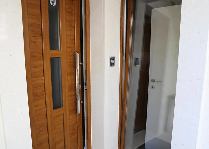 Queen Of Peace * Split